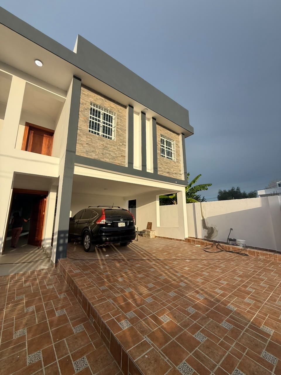Casa a estrenar en Garden Hills · 4 hab con baño · piscina, foto 1